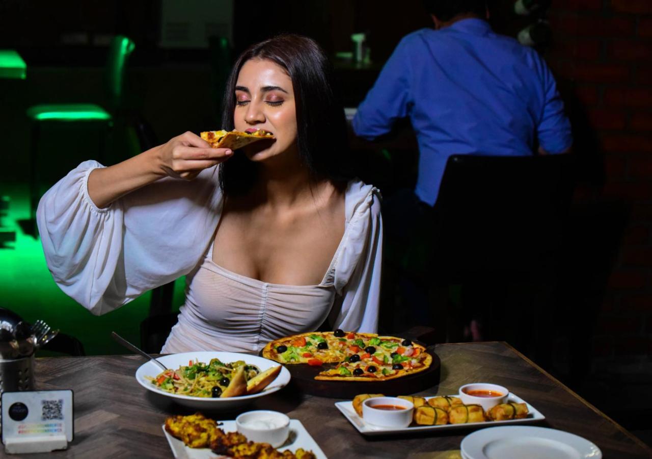 Bloom Hotel - Gachibowli ไฮเดอราบัด ภายนอก รูปภาพ